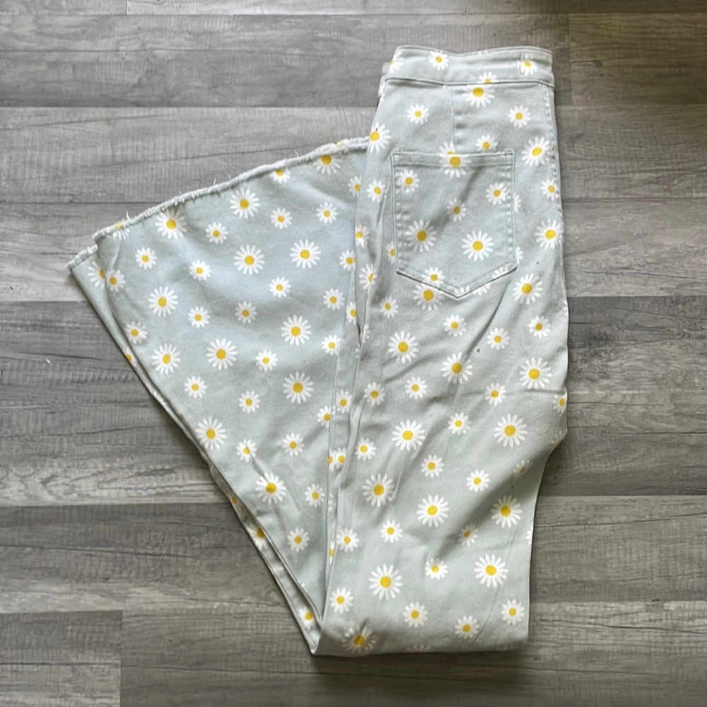 Peach Love Brand. Daisy Flare Jeans size Large